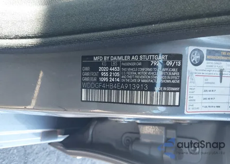 2014 Mercedes-Benz C 250 Sport z USA, uszkodzony, nr VIN WDDGF4HB4EA913913